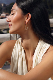 Boucles d'oreilles pendantes dorées Anouka soleil - Bijou porté