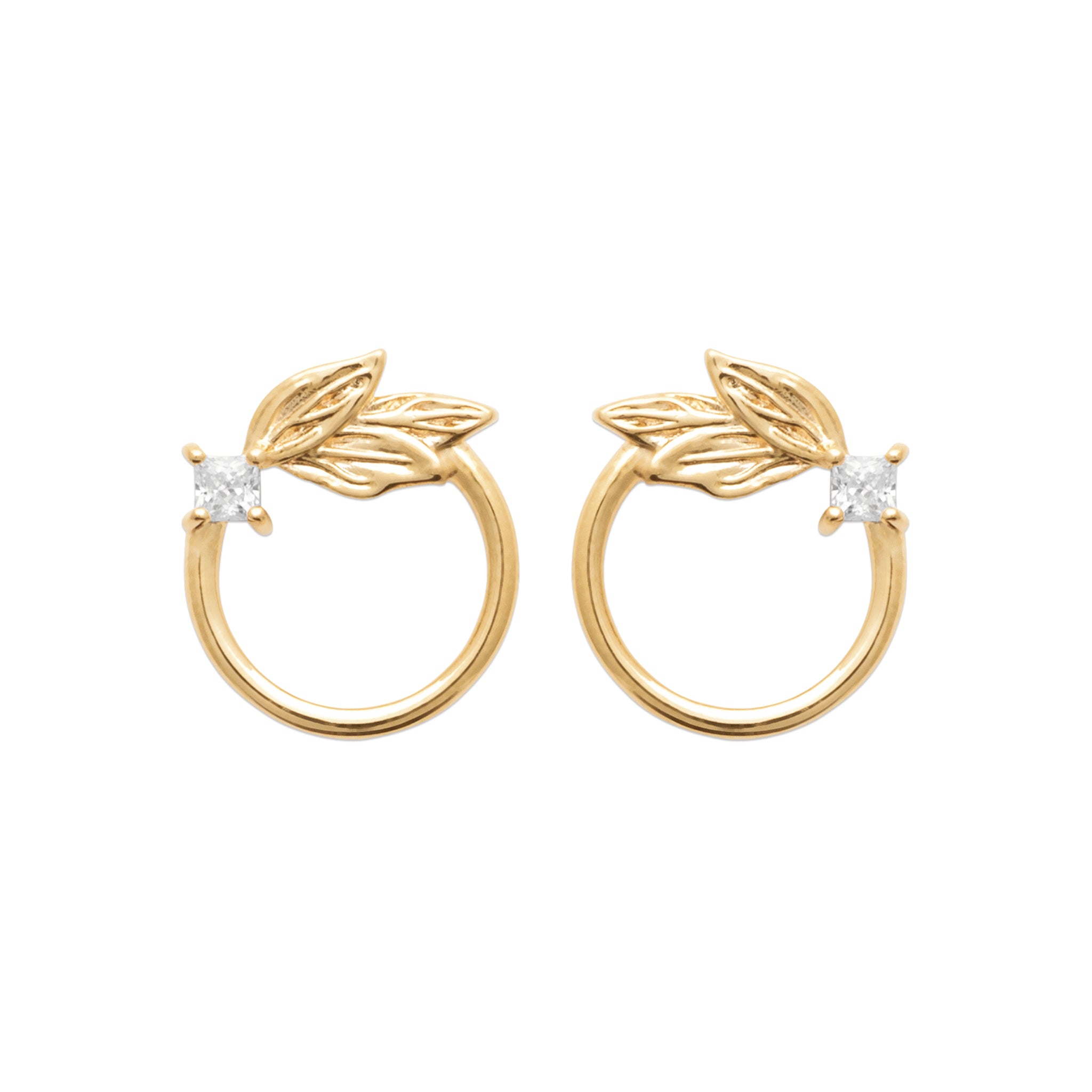 Boucles puces dorées Jang anneau orné d'une feuille et d'un zircon - Bijou sur fond blanc