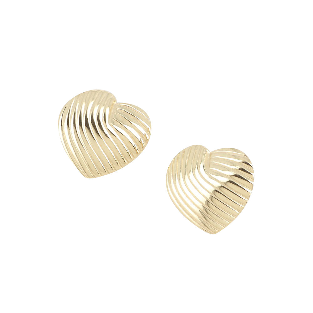 Boucles dorées coeurs Octavie - Bijou photographié sur fond blanc