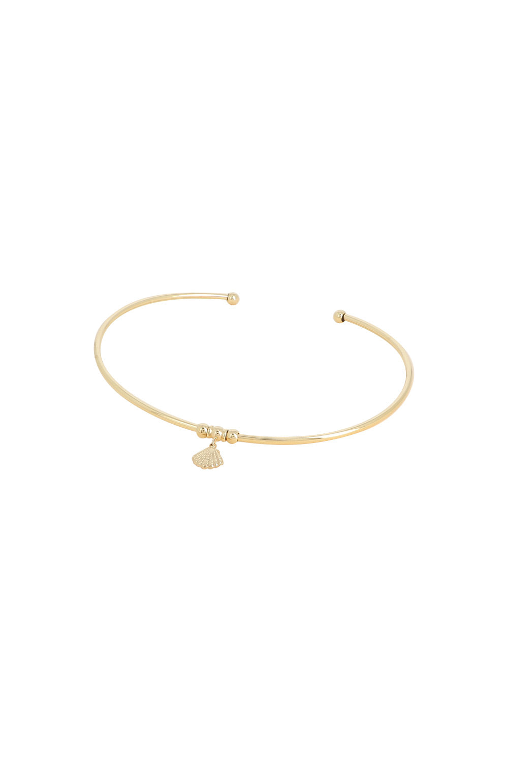 Bracelet de bras doré Elea avec pendentif coquillage - Bijou photographié sur fond blanc