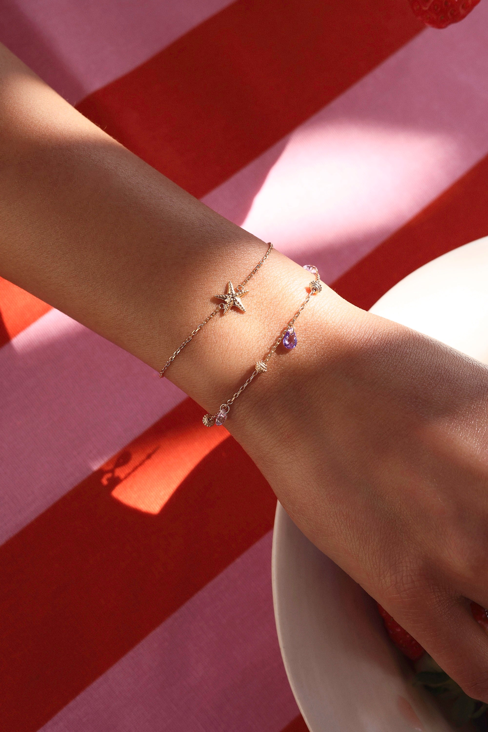 Bracelet doré Meilani violet pampilles zircons - Bijou porté
