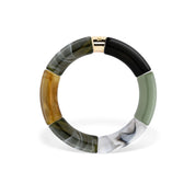 Bracelet doré en résine et acrylique vert, blanc et noir Pipoca Cactus 3 - Bijou photographié sur fond blanc