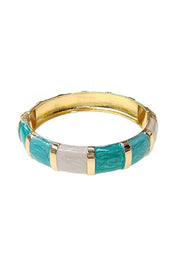 Bracelet jonc doré Roxanne turquoise en émail - Bijou photographié sur fond blanc