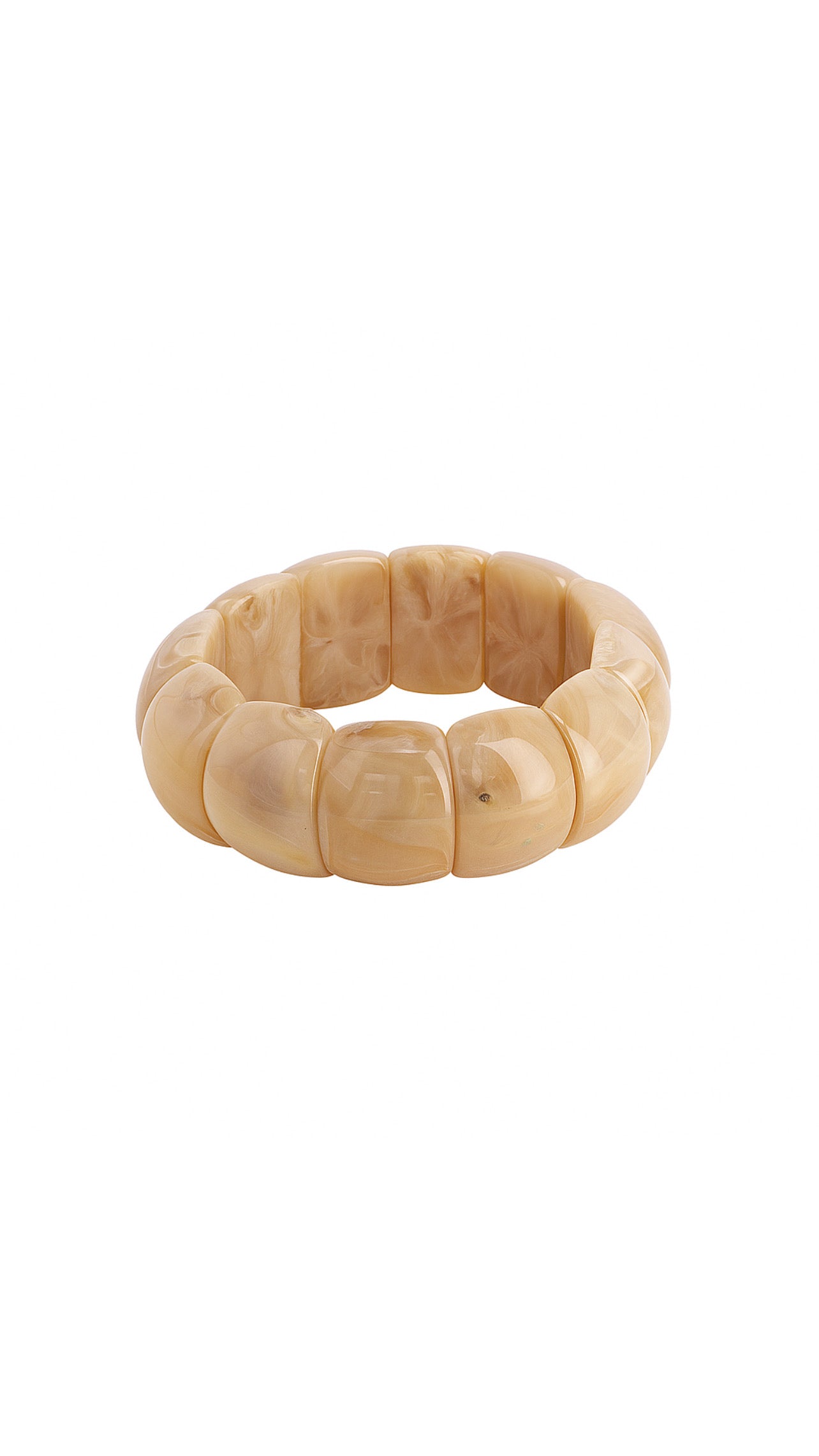 Bracelet Louane beige avec base élastique et grosse perles en acétate - Bijou photographié sur fond blanc