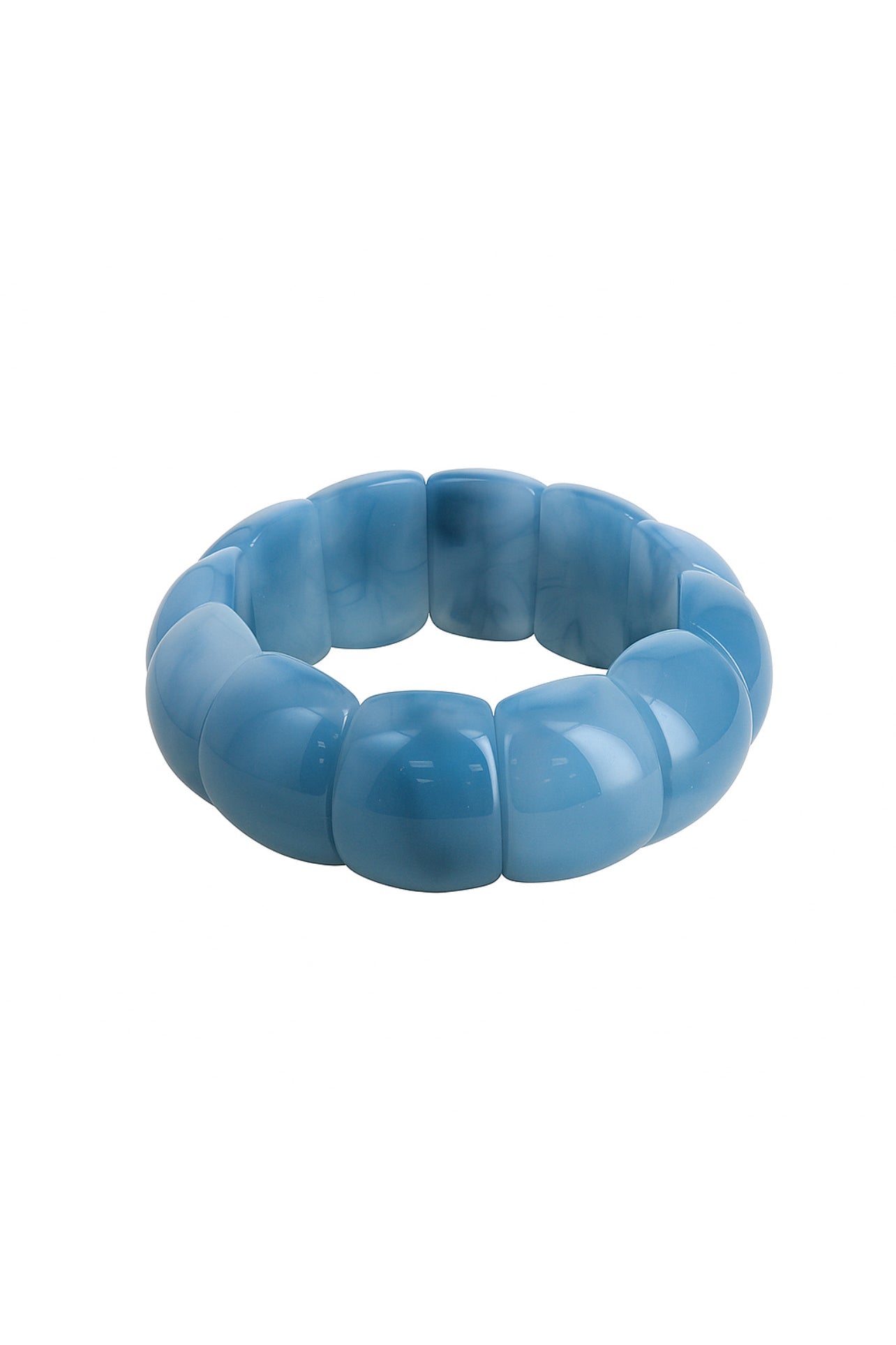 Bracelet Louane bleu avec base élastique et grosse perles en acétate - Bijou photographié sur fond blanc