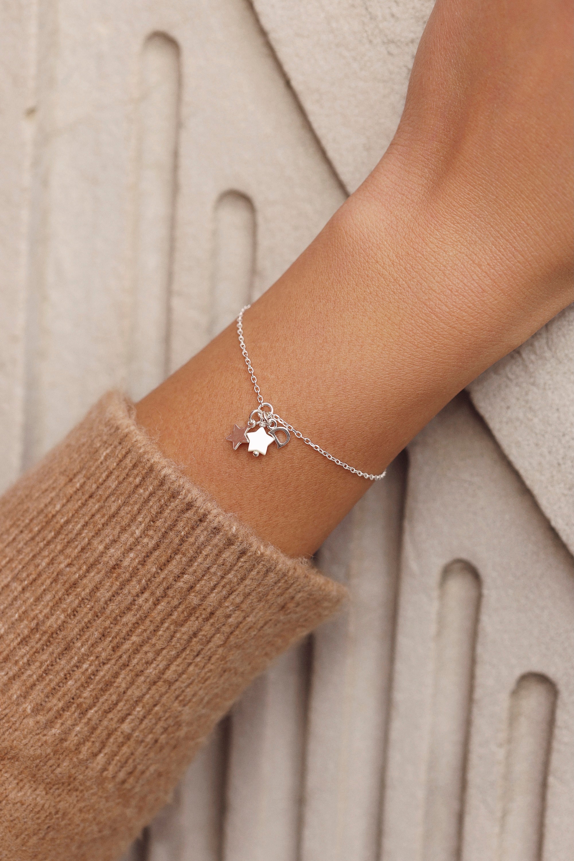 Bracelet personnalisable en argent Ama pendentifs étoiles pour lettre ou charm - Bijou porté