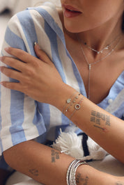 Bracelet argenté Zayan chaîne fine orné d'un soleil ajouré serti de zircons - Bijou porté