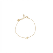 Bracelet doré Angie avec pendentif cœur bombé - Bijou photographié sur fond blanc