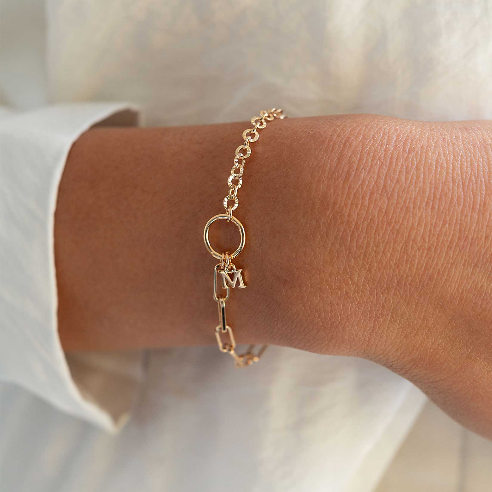 Bracelet personnalisable doré charms Selena - Bijou porté