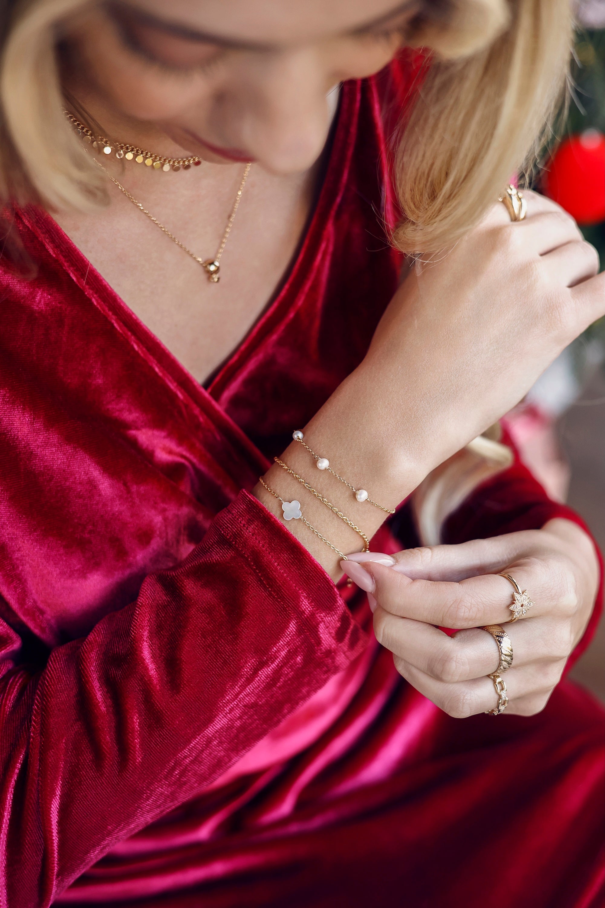 Bracelet doré Thely trèfle avec motif trèfle en nacre - Bijou porté