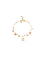 Bracelet doré Cassilde orné de pampilles striées, de pierres en agate fuchsia et d’une fleur - Bijou sur fond blanc