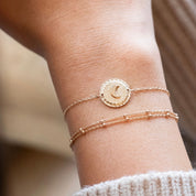 Bracelet Mantra Lune laiton doré 3 microns imaginé et créé par Chloé Rose - Bijou porté