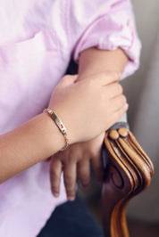 Bracelet gourmette Sophie personnalisable doré pour enfant avec cœur ajouré - Bijou porté