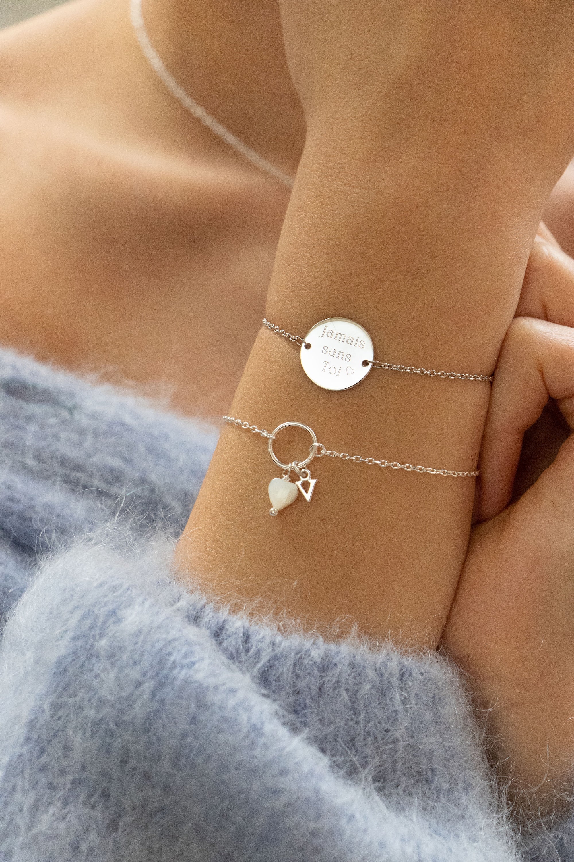 Bracelet personnalisable Alba chaîne fine et médaille ronde en argent - Bijou porté