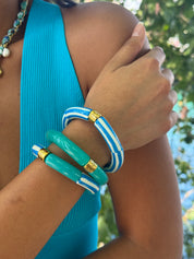 Bracelets dorés Riviera Turquesa trio turquoise, bleu et blanc - Bijoux porté