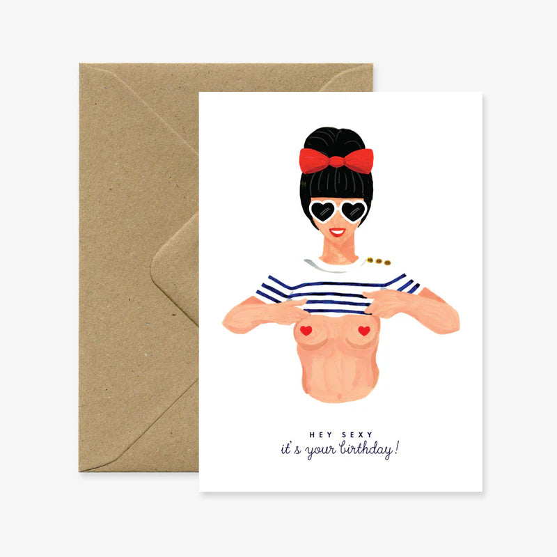 Carte d'anniversaire en papier naturel blanc avec une femme qui montre ses seins cachés par des cœurs - Papeterie