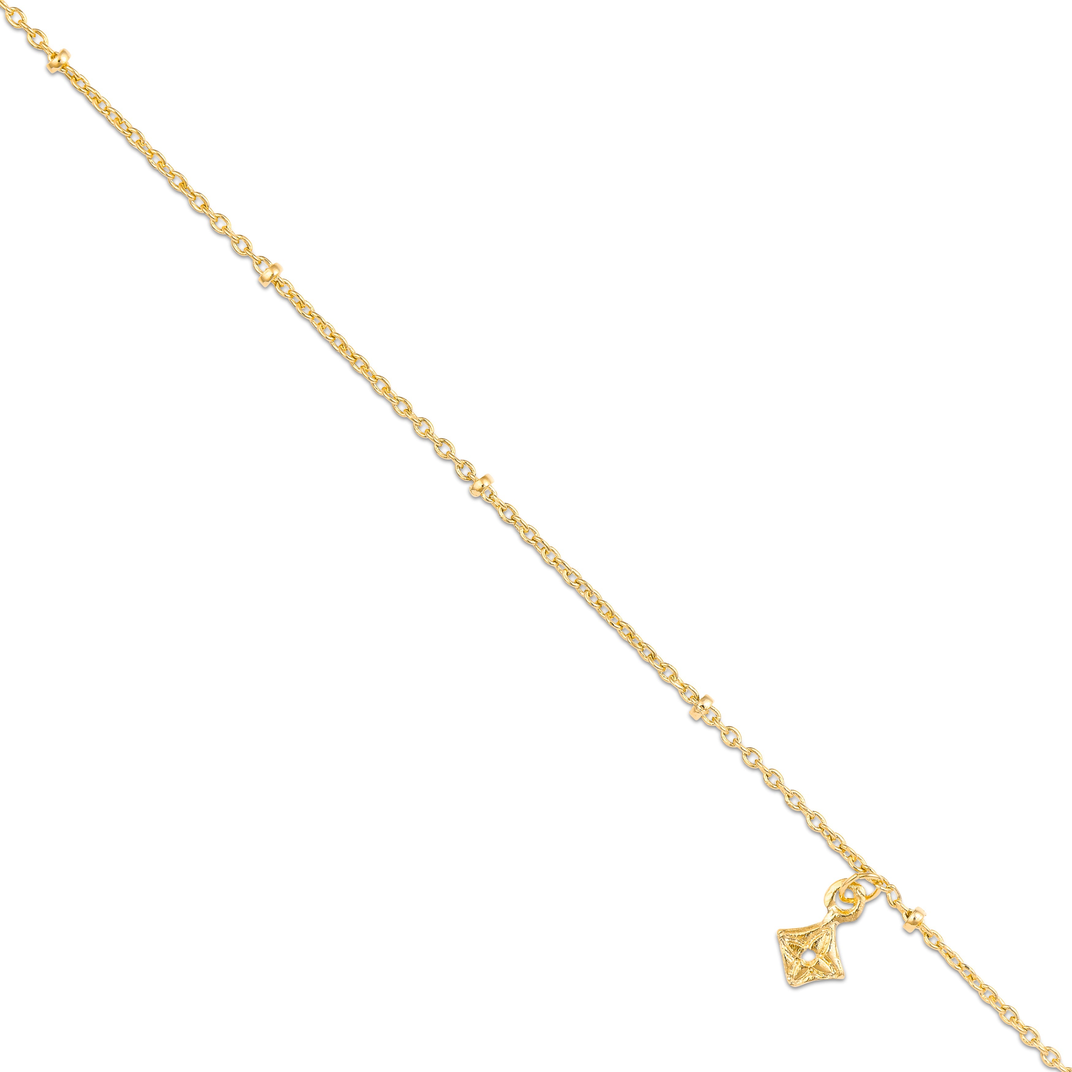 Chaîne de cheville Driss dorées avec pendentif losange - Bijou photographié sur fond blanc