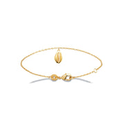 Chaîne de cheville dorée Cauri avec pendentif coquillage - Bijou photographié sur fond blanc