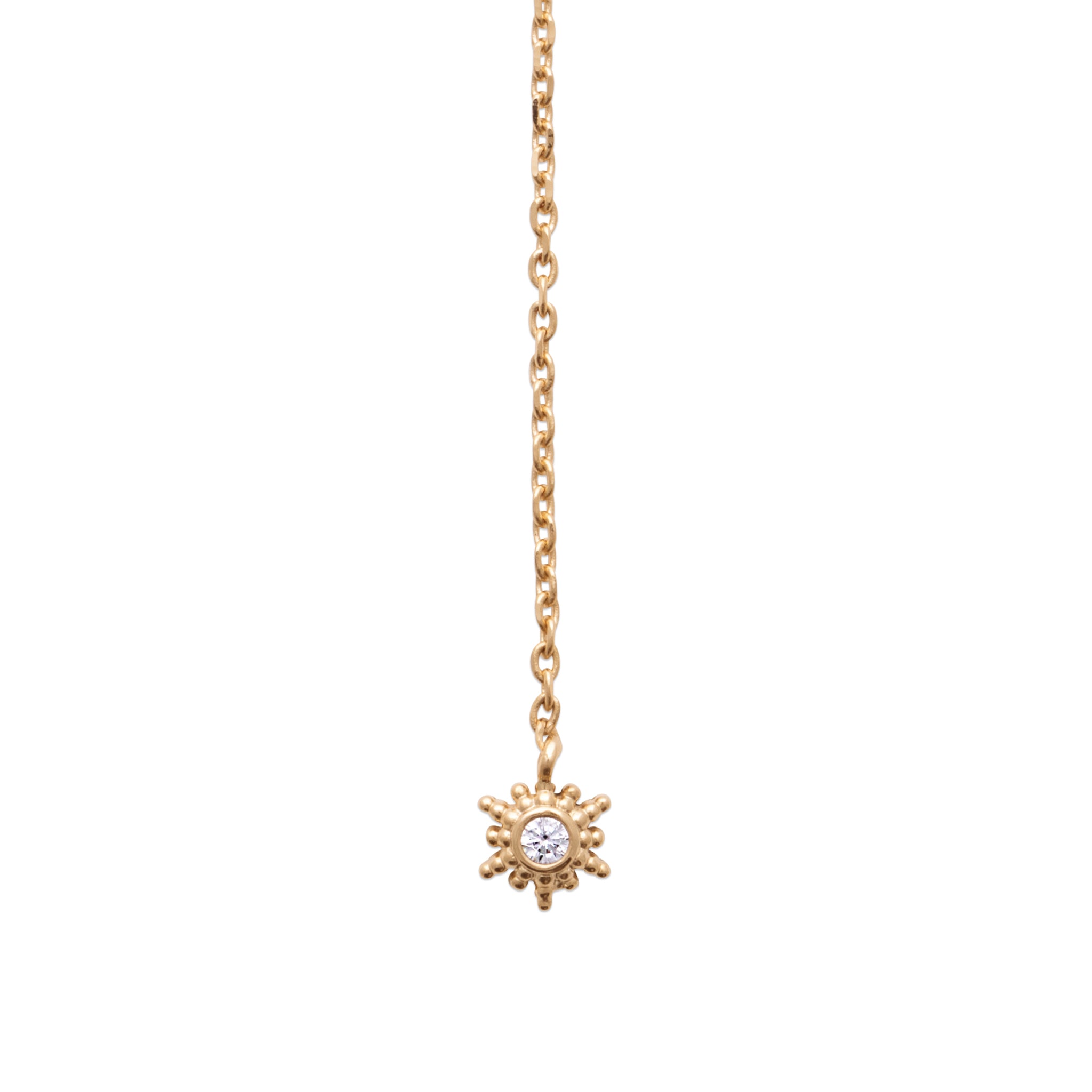 Collier doré cravate avec soleils zircons - Bijou photographié sur fond blanc