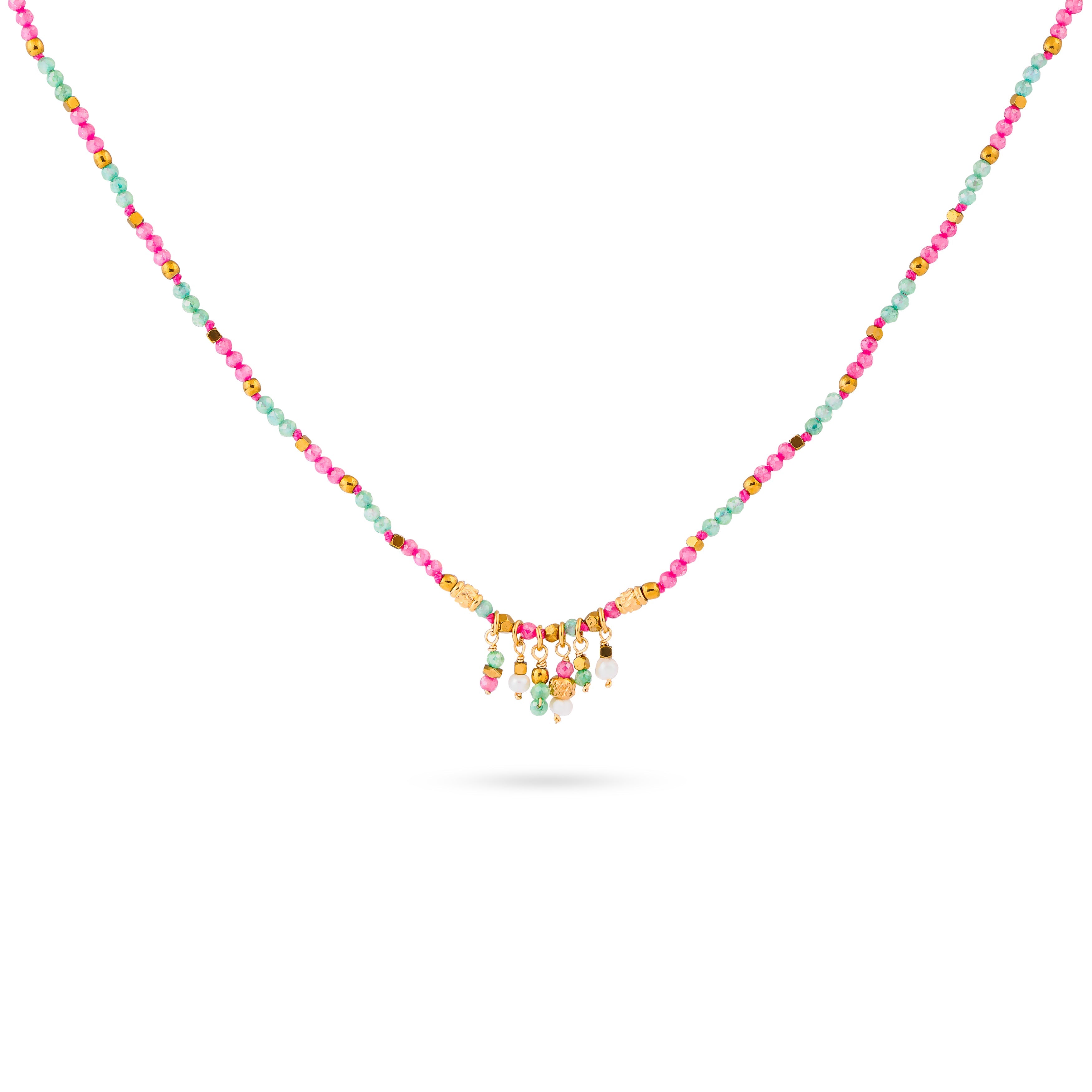 Collier doré Anastasia empierré - Bijou photographié sur fond blanc