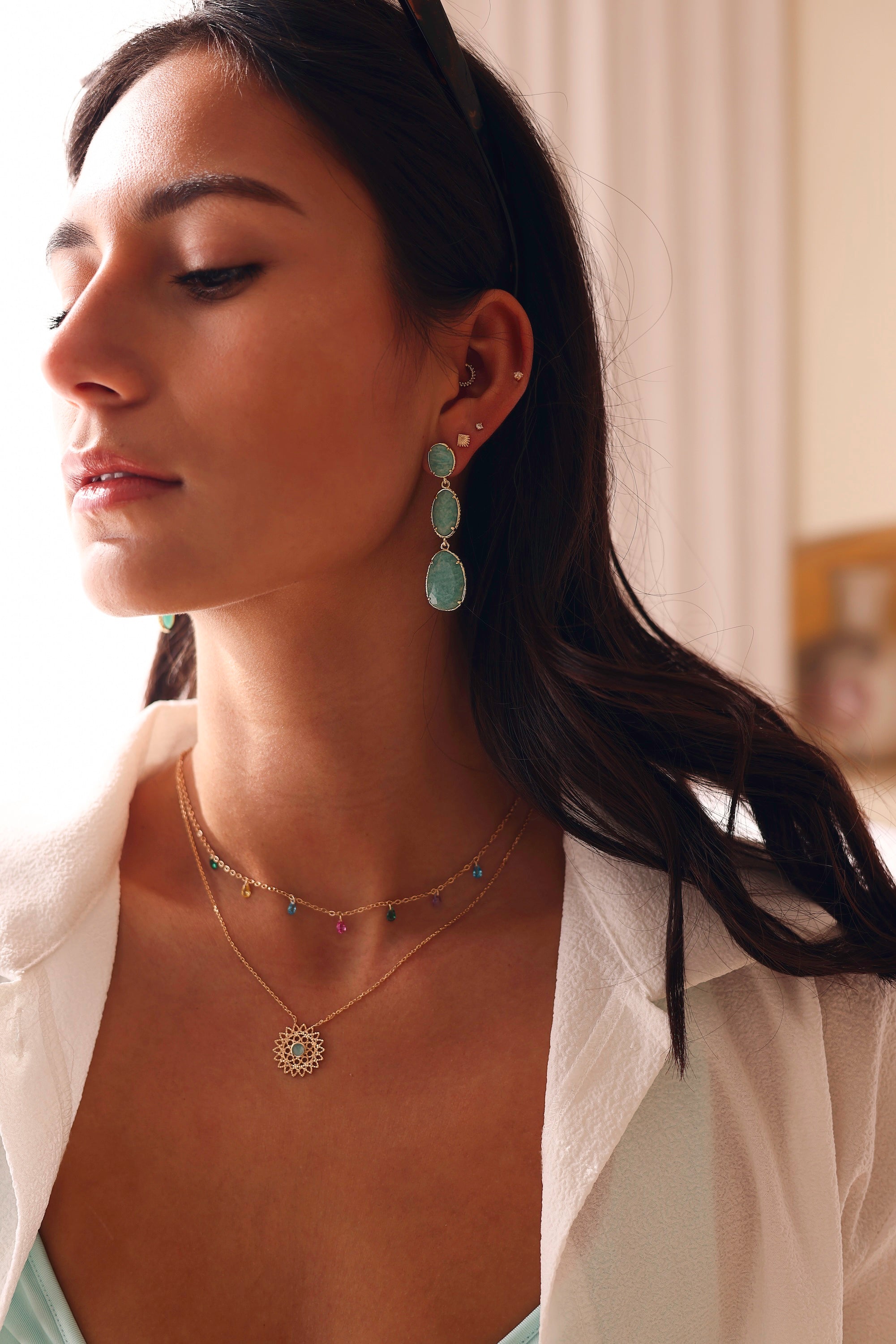 Collier doré Bloom pampilles zircons pastel - Bijou porté