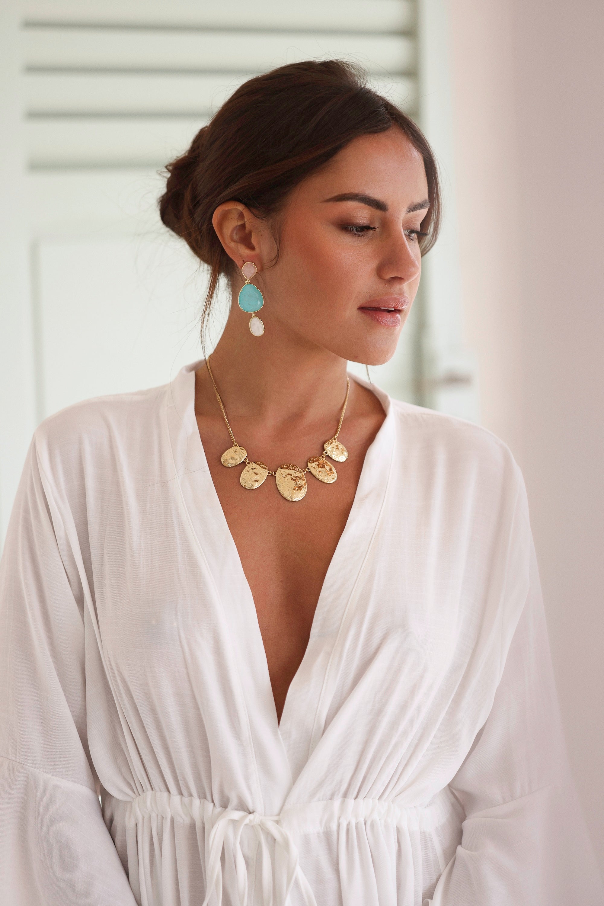 Collier doré Odélia porté
