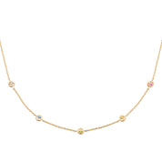 Collier doré Rosie avec zircons colorés pastel - Bijou photographié sur fond blanc