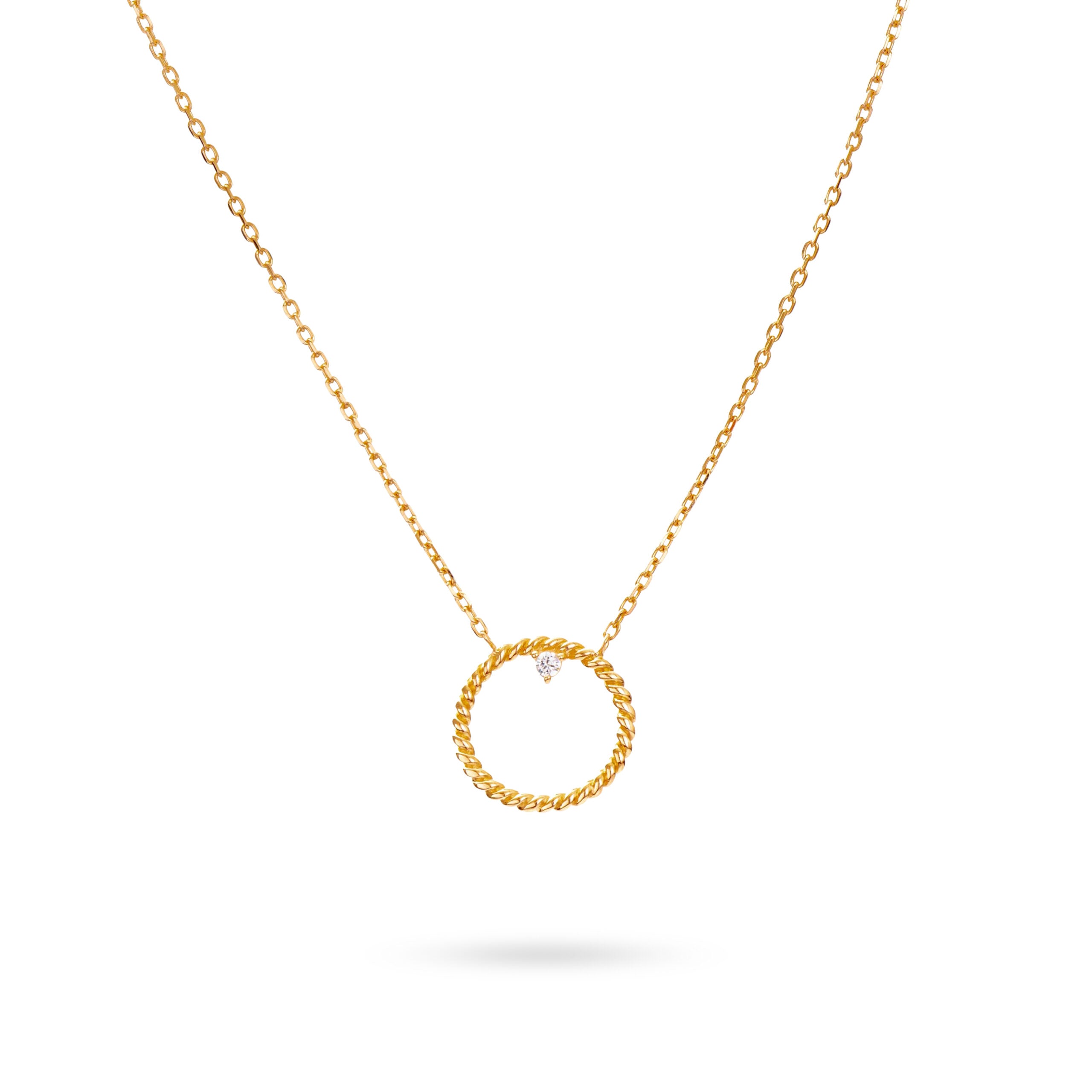 Collier doré et zircons Satine - Bijou photographié sur fond blanc 