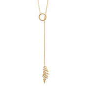 Collier sautoir doré Bingin avec pendentif feuille - Bijou photographié sur fond blanc