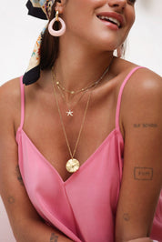 Collier sautoir doré Talia - Bijou porté