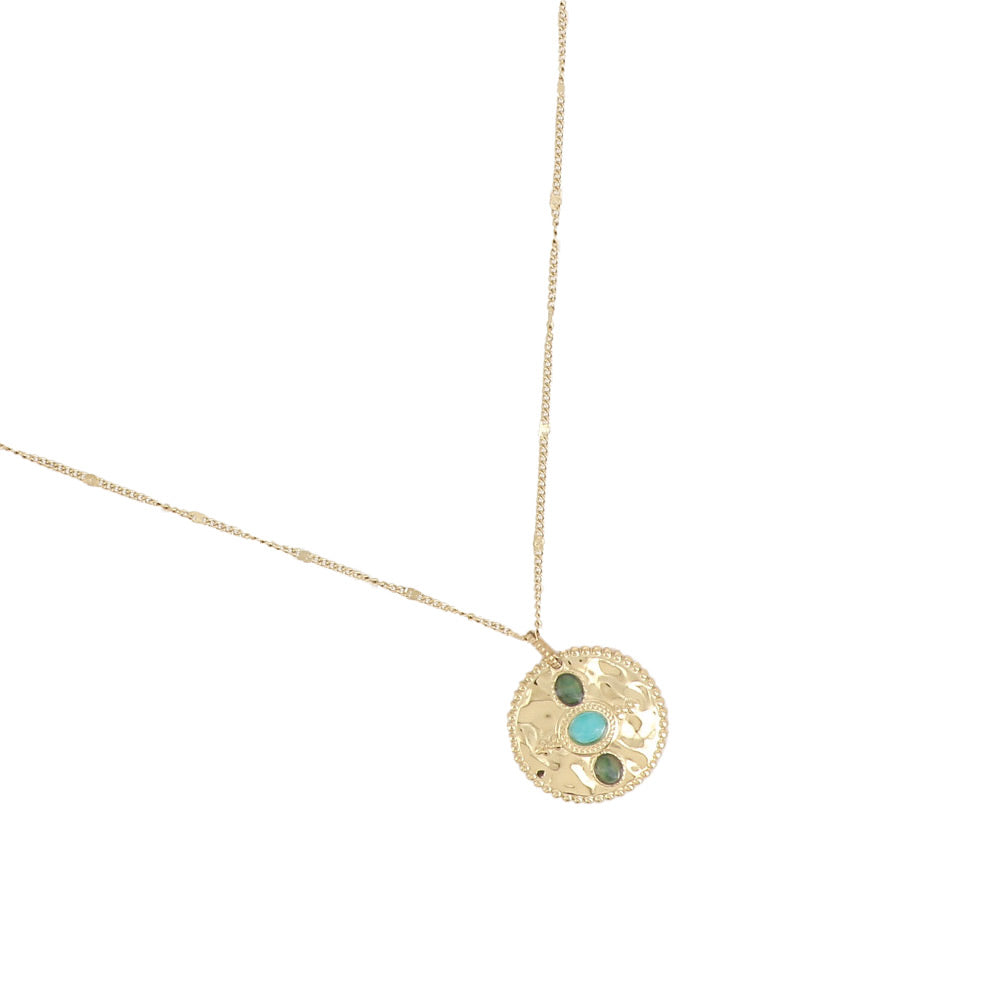Collier sautoir Vanina doré avec médaille - Bijou photographié sur fond blanc