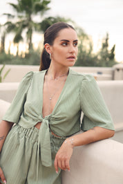Collier argenté Dena chaîne fine avec pampilles soleils - Bijou porté
