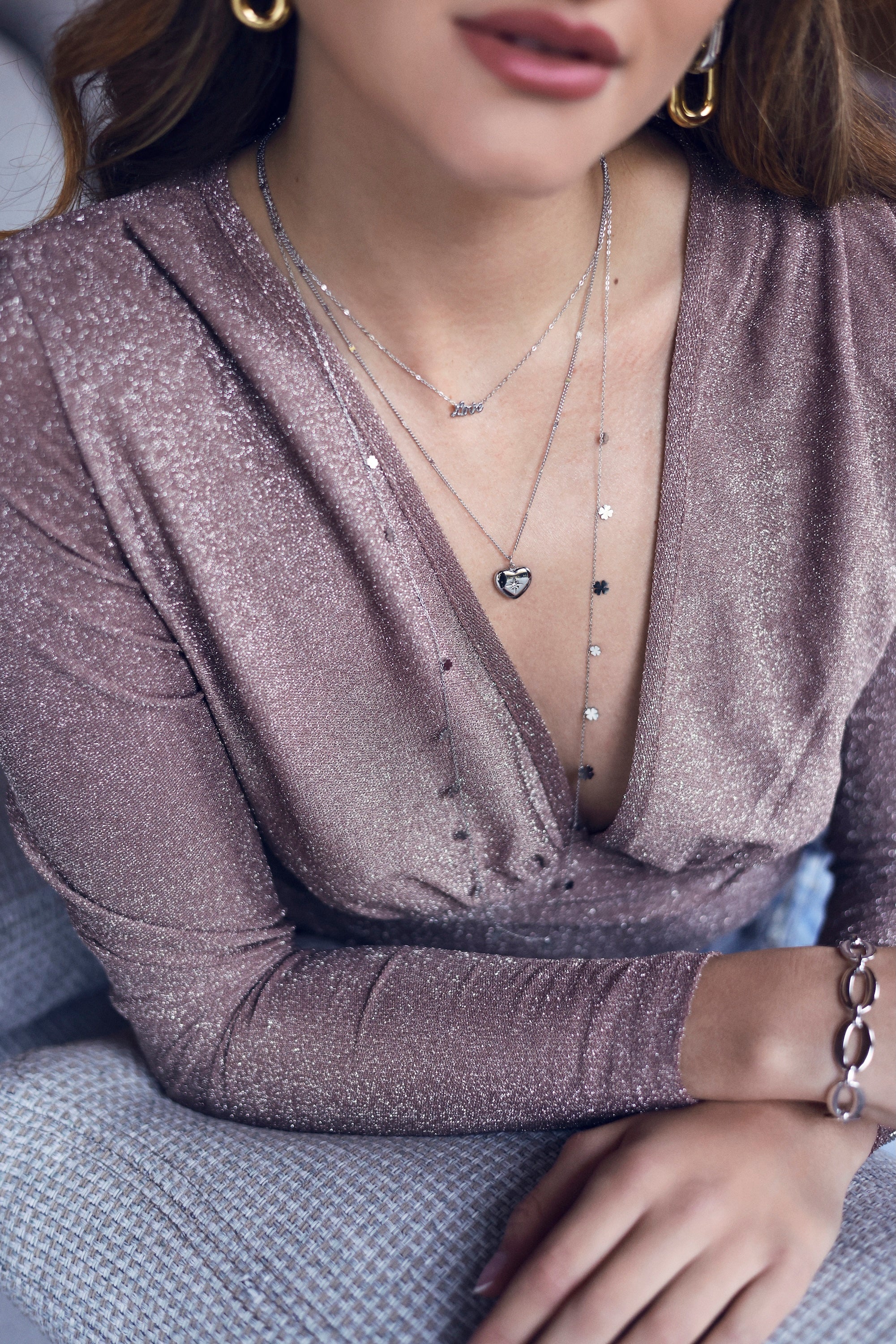 Collier argenté Love chaîne fine avec pendentif love en écriture scripte - Bijou porté