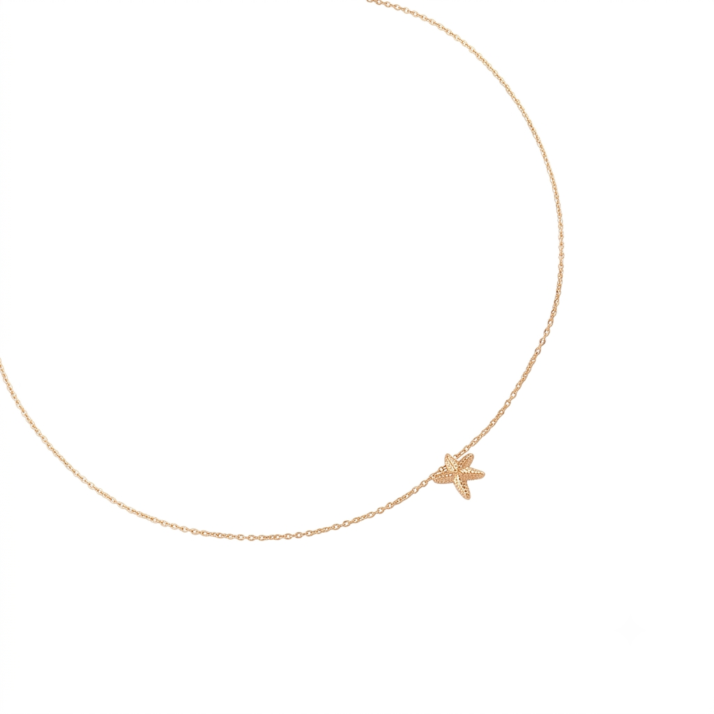 Collier doré Aynara chaîne fine avec pendentif étoile de mer - Bijou sur fond blanc