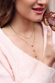 Collier doré Cordelia avec pendentif coeur serti de zircons - Bijou porté