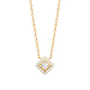 Collier doré Ivana pendentif losange orné de zircons - Bijou photographié sur fond blanc