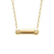 Collier doré talisman Basma - Bijou photographié sur fond blanc