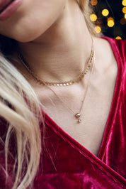 Collier doré Erza avec pampilles pastilles lisses - Bijou porté