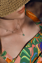 Collier doré Selene aventurine orné d'une pierre ovale en aventurine - Bijou porté