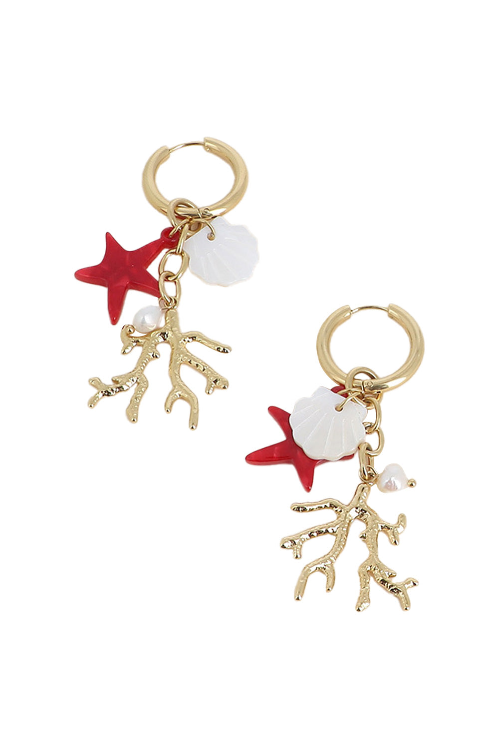 Mini créoles dorées pendentifs étoile, coquillage, nacre et corail - Bijou photographié sur fond blanc