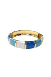 Bracelet jonc doré Roxanne bleu en émail - Bijou photographié sur fond blanc