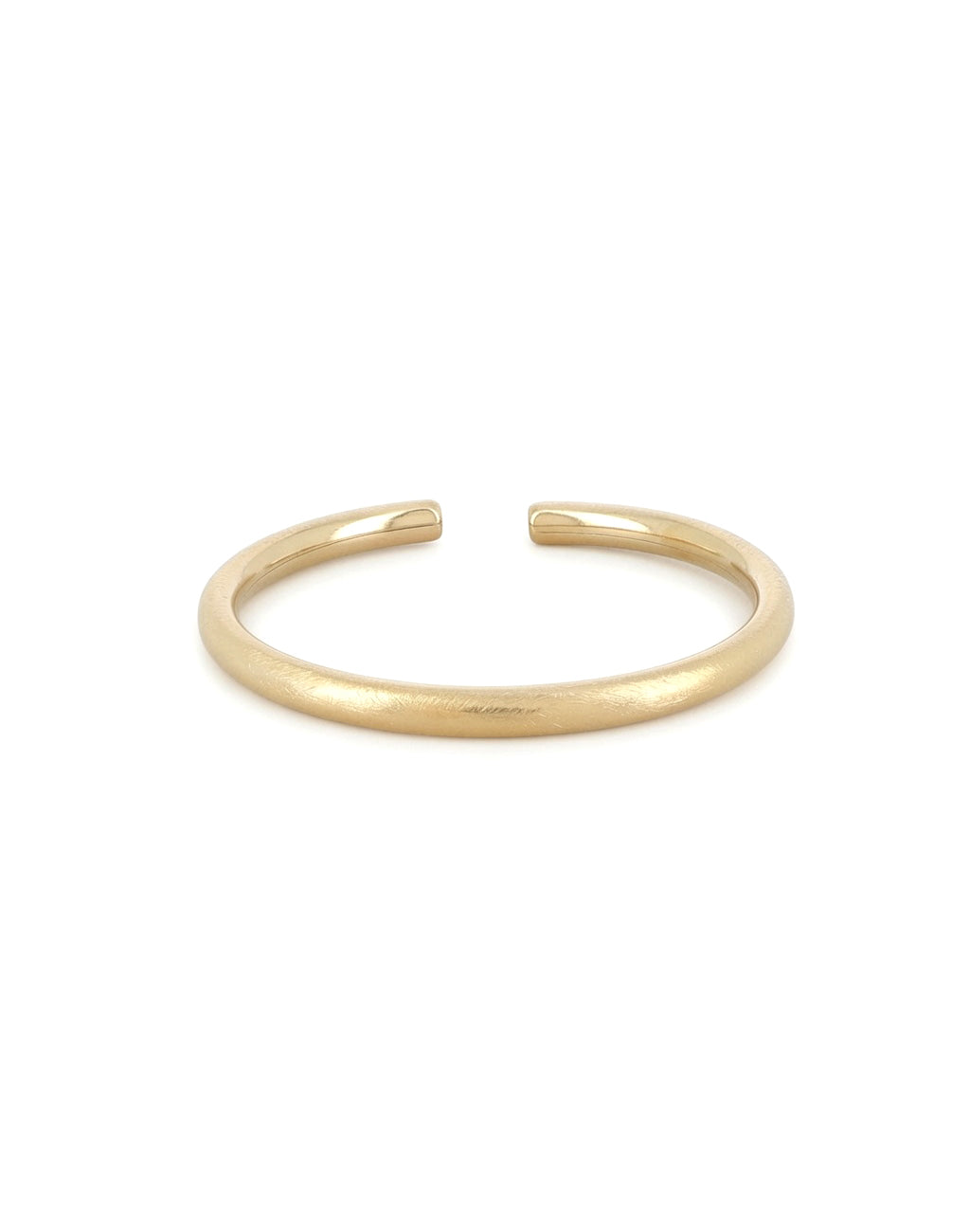 Jonc ouvert Lida 5mm doré brossé - Bijou sur fond blanc