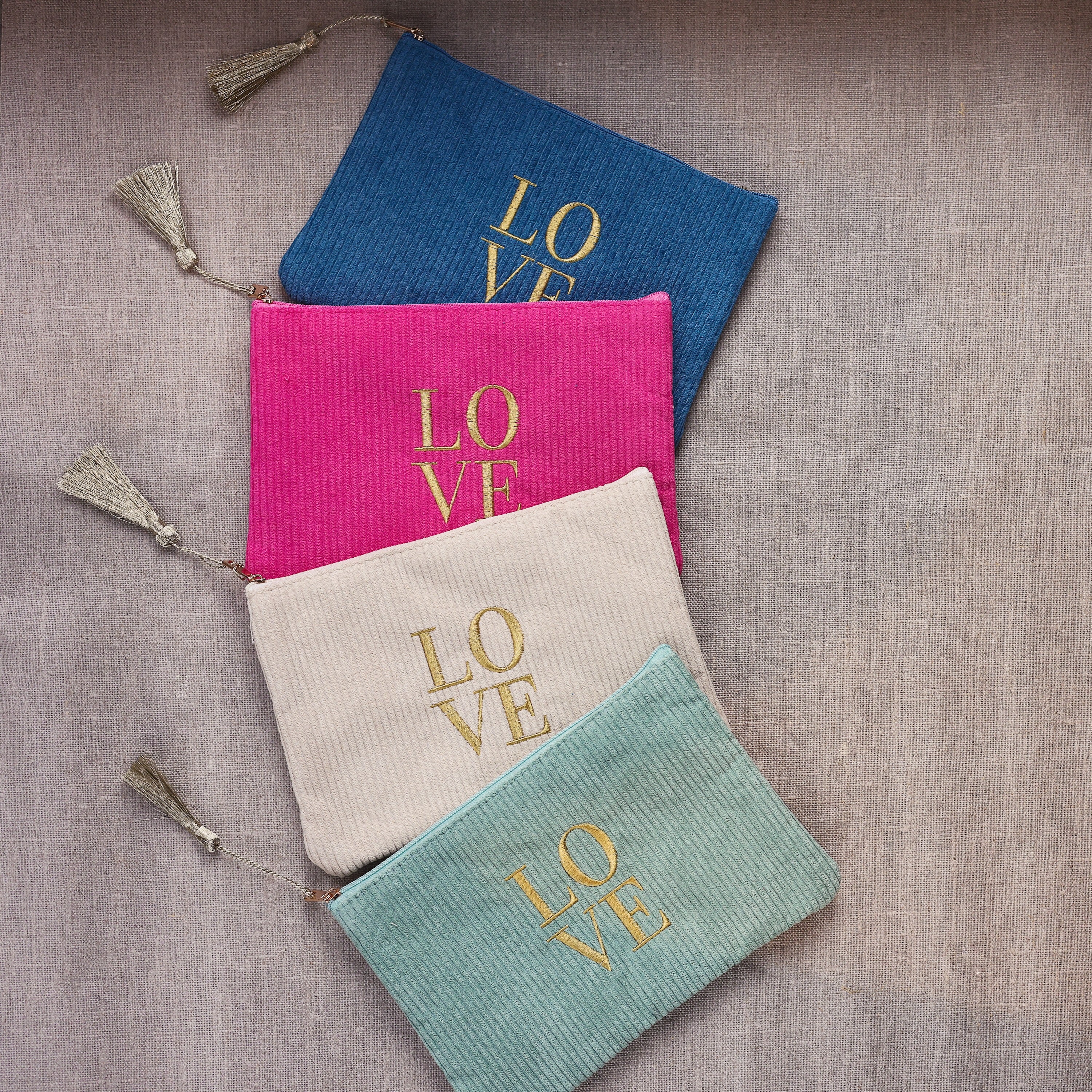 Pochette en velours côtelé zipée Love bleu canard avec inscription - Accessoire