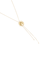 Collier sautoir Lisandre soleil cravate doré ajustable orné d'un soleil - Bijou sur fond blanc